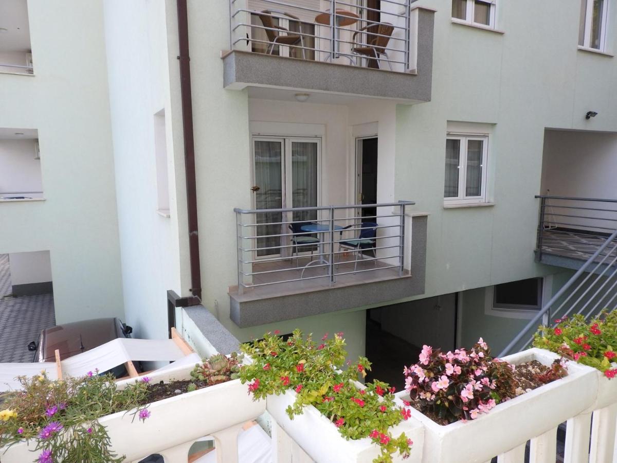 Ruza&Nikolina "1" Apartmani - Baška Voda エクステリア 写真