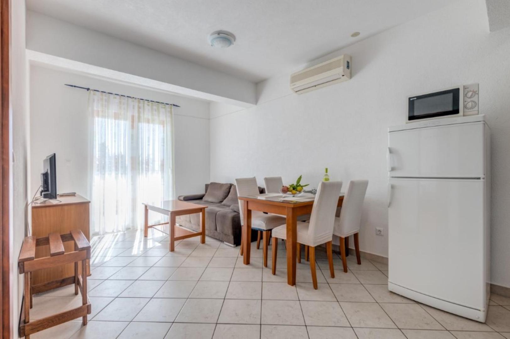 Ruza&Nikolina "1" Apartmani - Baška Voda エクステリア 写真