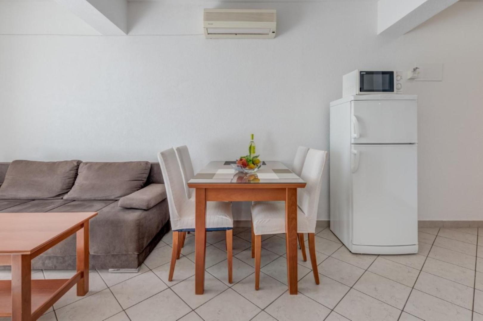 Ruza&Nikolina "1" Apartmani - Baška Voda エクステリア 写真