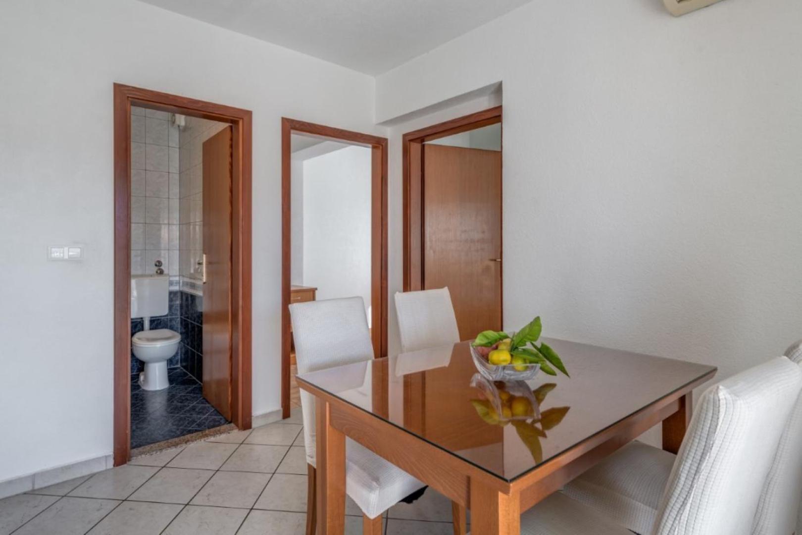 Ruza&Nikolina "1" Apartmani - Baška Voda エクステリア 写真
