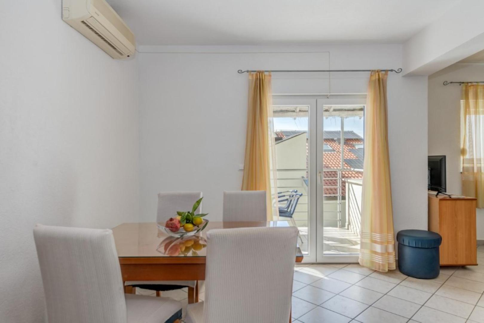 Ruza&Nikolina "1" Apartmani - Baška Voda エクステリア 写真