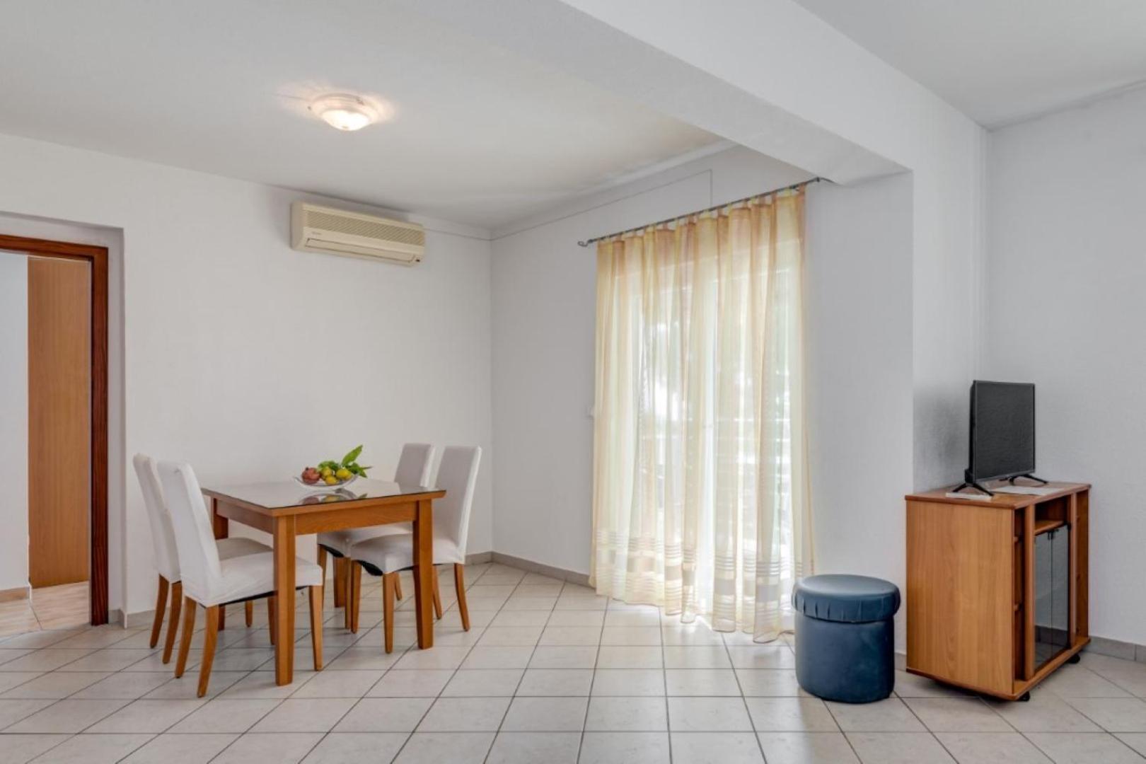 Ruza&Nikolina "1" Apartmani - Baška Voda エクステリア 写真