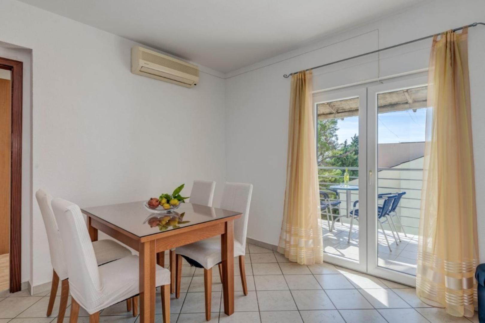 Ruza&Nikolina "1" Apartmani - Baška Voda エクステリア 写真