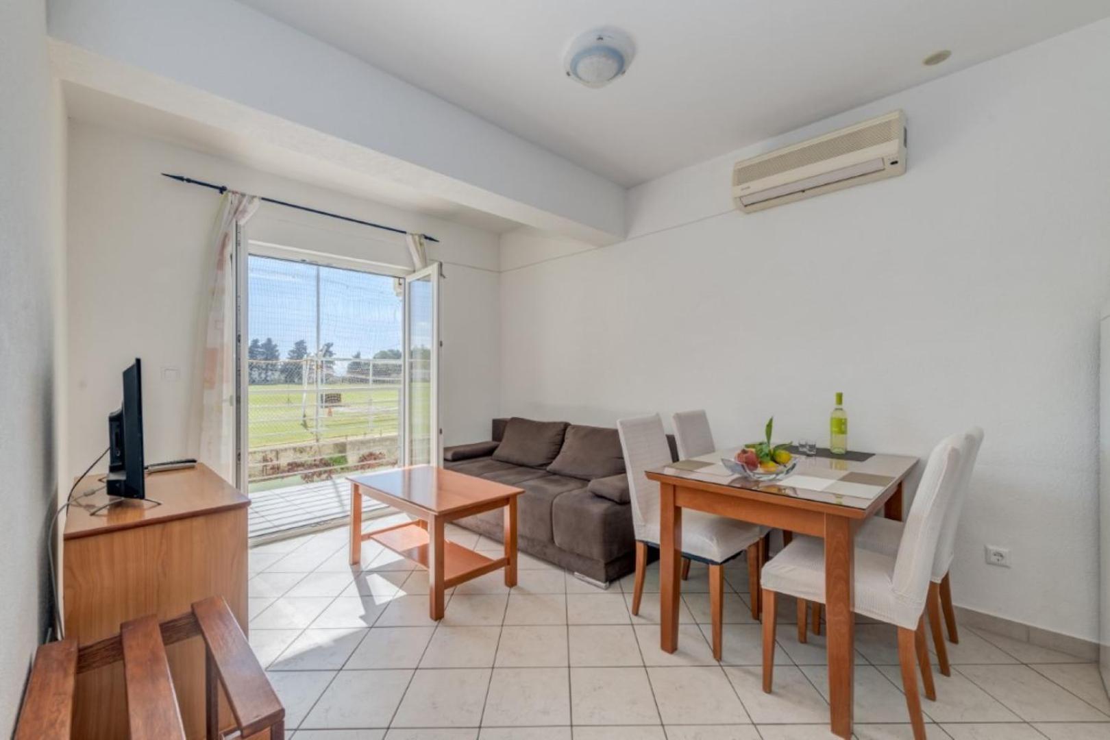 Ruza&Nikolina "1" Apartmani - Baška Voda エクステリア 写真