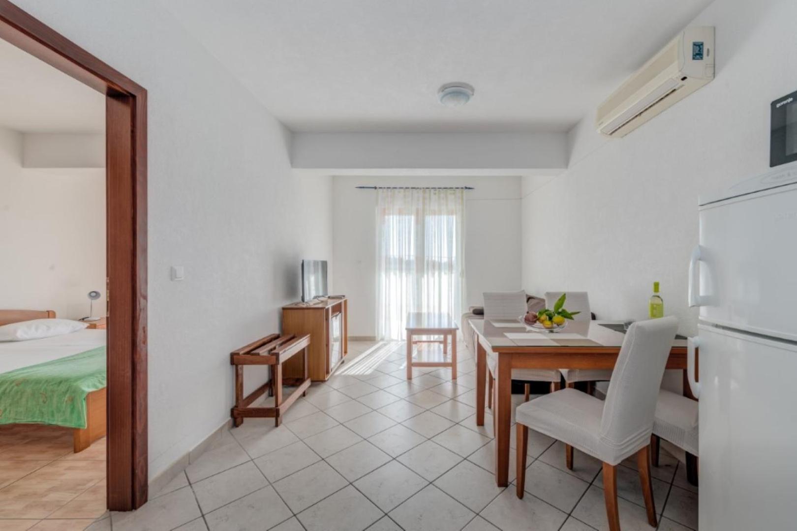 Ruza&Nikolina "1" Apartmani - Baška Voda エクステリア 写真