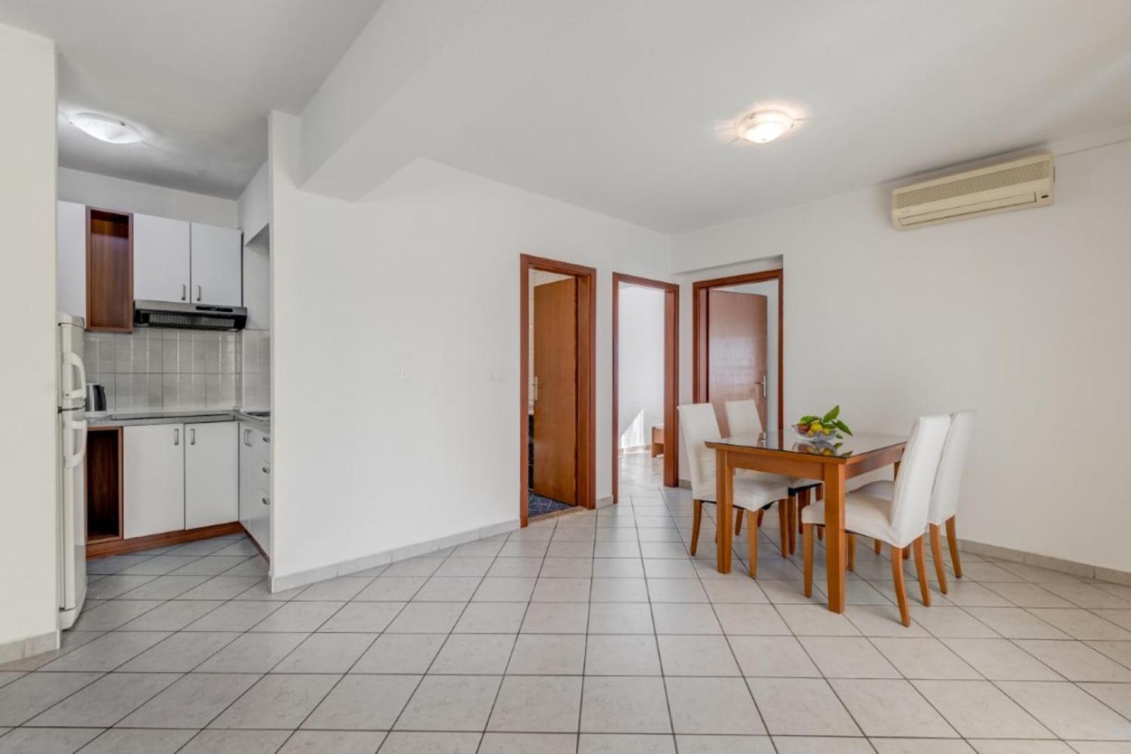 Ruza&Nikolina "1" Apartmani - Baška Voda エクステリア 写真